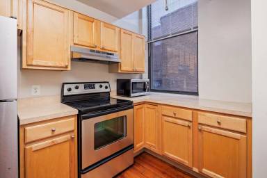 Main picture of 341 N Charles St