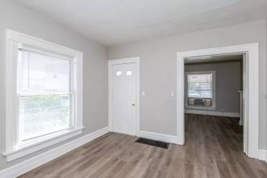 Main picture of 115 E Foraker St