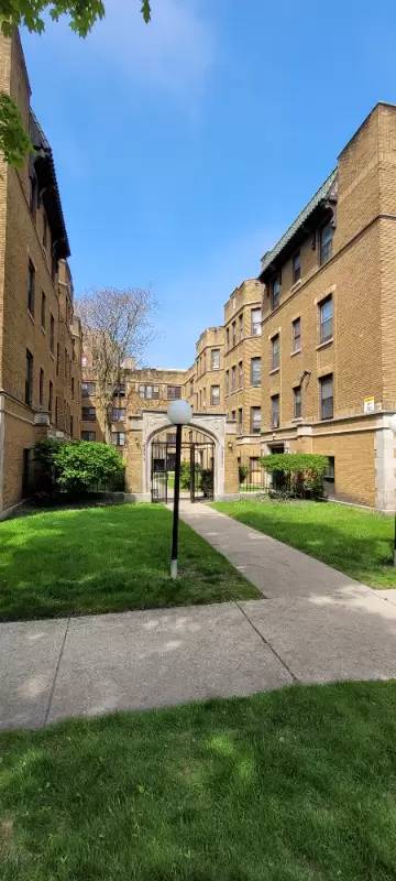 Main picture of 6733 S Paxton Ave & 2204 E 68th St & 6920 S Oglesby Ave Apartments