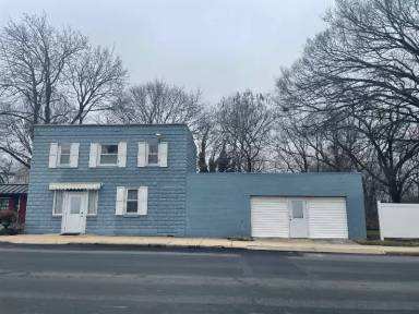 Main picture of 227 E Pomfret St