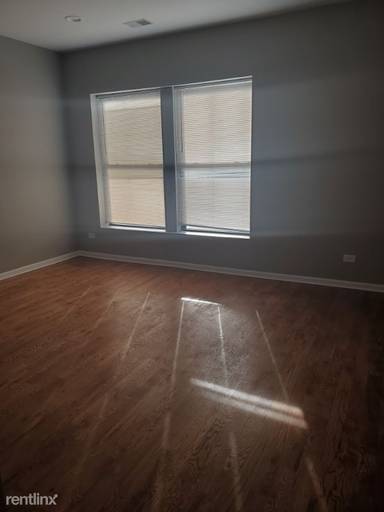 Main picture of 70 E 48th St