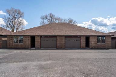 Main picture of 1213 and 1315-31 Nanto Rd NE