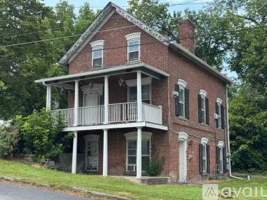 Main picture of 85 Montgomery St