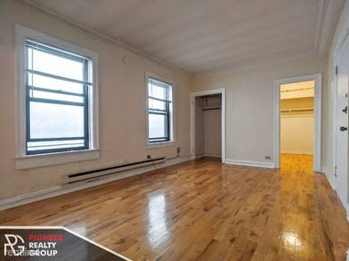 Main picture of 1347 N Dearborn St