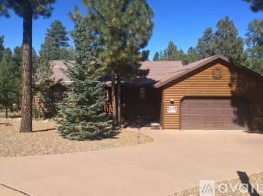 Main picture of 2601 W Maple Ln