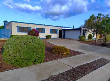 Main picture of 745 N Evelyn Ave
