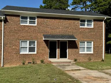 Main picture of 916 W 5th Ave