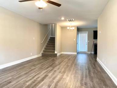 Main picture of 814 Lutz Ln