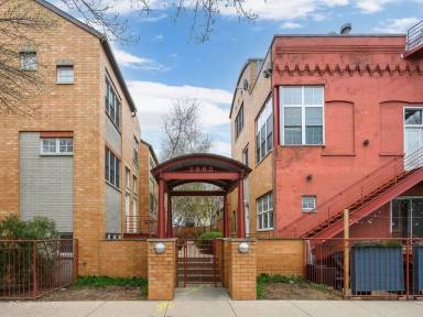 Main picture of 2850 N Lakewood Ave