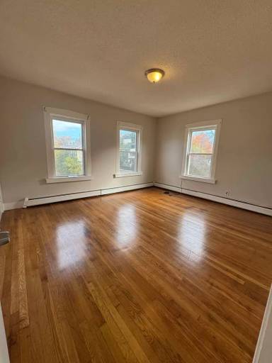 Main picture of 36 1/2 Orange St