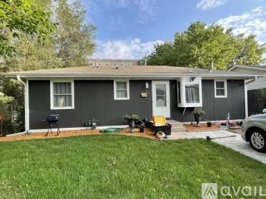 Main picture of 825 4th Ave W