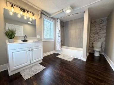 Main picture of 184 Burritt Rd