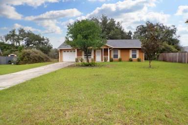 Main picture of 832 Stately Oaks Dr
