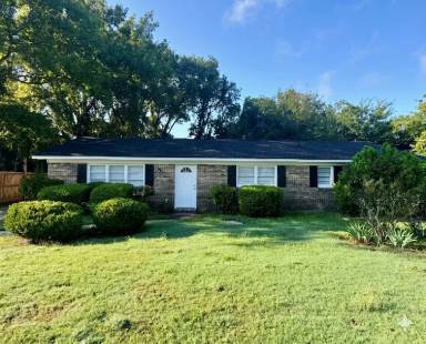 Main picture of 1206 Woodbridge Dr