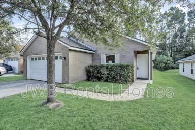 Main picture of 8518 Maple St