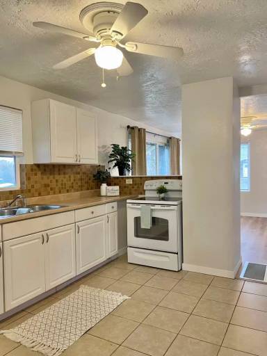 Main picture of 975 16th St