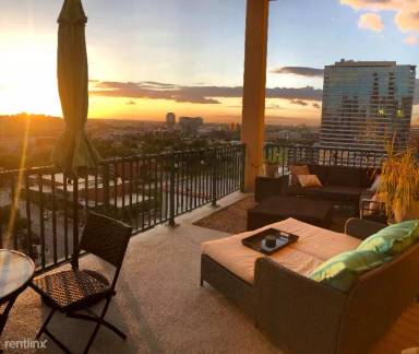 Main picture of 340 West Superior Condos