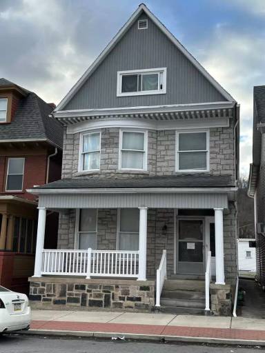 Main picture of 1055 Logan Ave