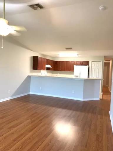 Main picture of 905 NE 15th Ln