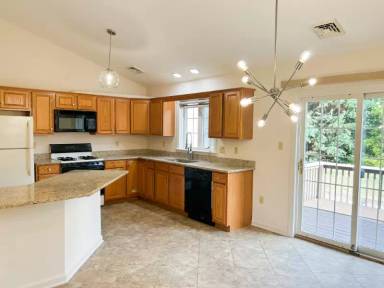 Main picture of 107 Bradford St