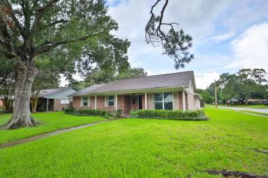 Main picture of 9602 Fairdale Ln