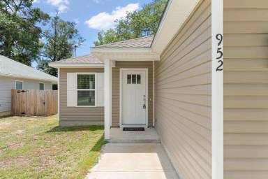 Main picture of 952 Mapoles St