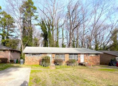 Main picture of 561 Blendwood Dr