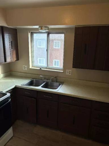 Main picture of 350 Gahart Dr