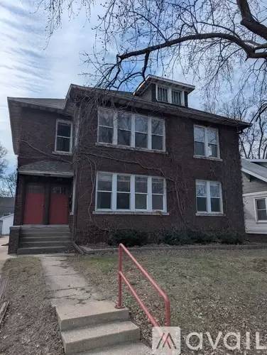 Main picture of 1019 N Farmington Rd