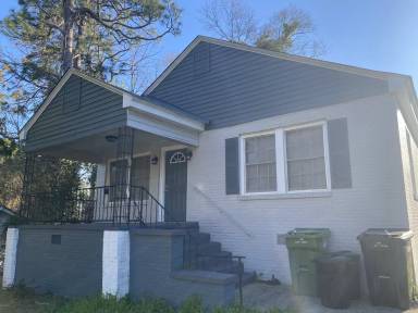 Main picture of 2360 Huggins St