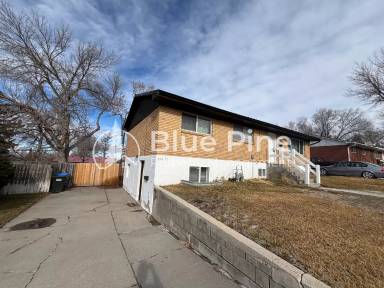 Main picture of 660 1/2 Park Ln