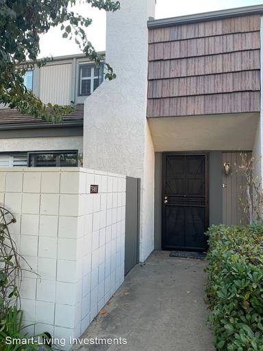 Main picture of 598 W Huntington Dr