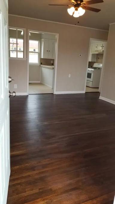 Main picture of 301 E 11th St