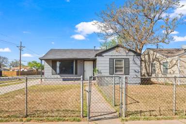 Main picture of 2624 2nd St