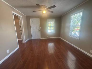 Main picture of 205 W 10th Ave