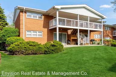 Main picture of 169 E Palatine Rd