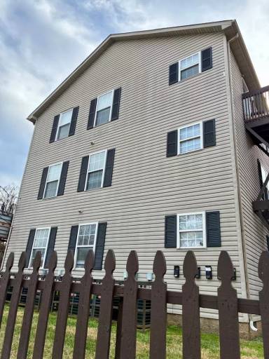 Main picture of 1518 W Oak St