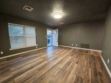 Main picture of 213 W Vida Way