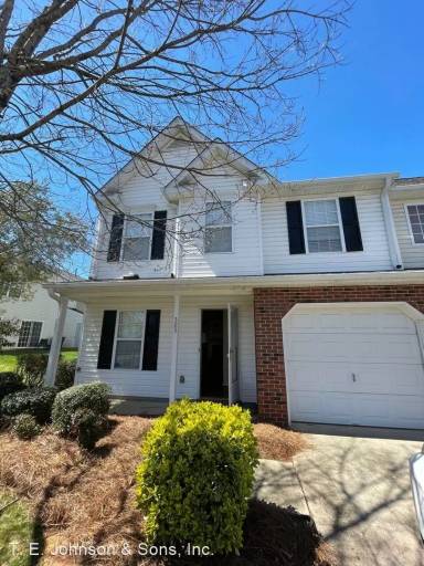 Main picture of 585 Oxford St