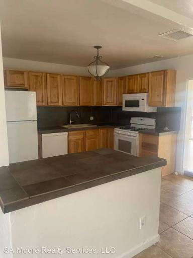 Main picture of 4849 E 13th St