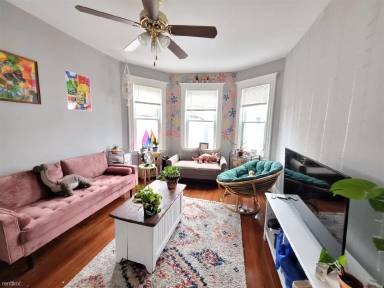 Main picture of 737 Parker St