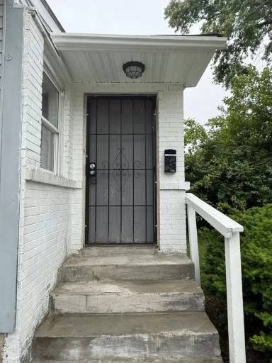 Main picture of 3149 N Gladstone Ave