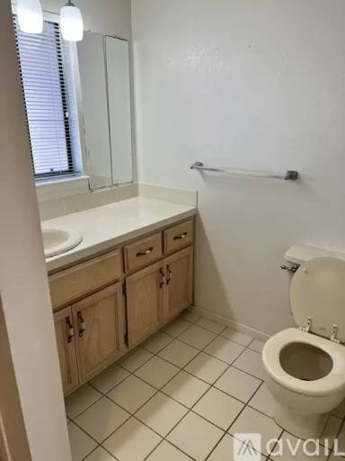 Main picture of 1631 Derby St