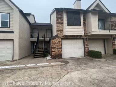 Main picture of 833 W Harwood Rd