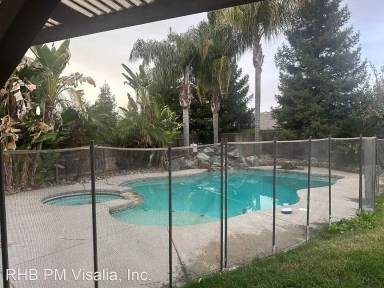Main picture of 2810 W Prescott Ave