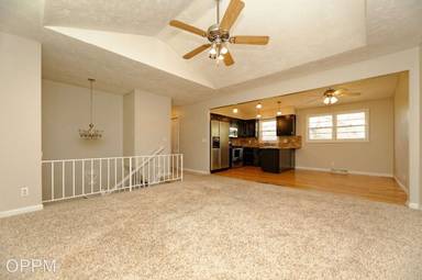 Main picture of 9123 Berry St