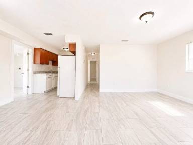 Main picture of 3425 South St
