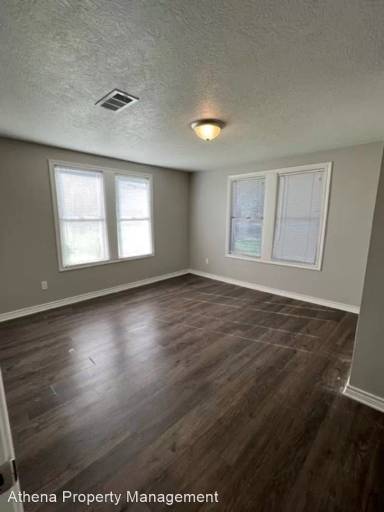 Main picture of 220 Hill Terrace Dr