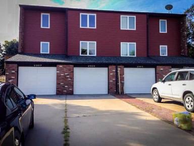 Main picture of 2503 S Canterbury Ln