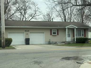 Main picture of 635 S College Dr